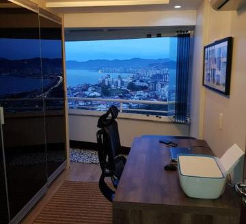 Wonderful penthouse with panoramic views in Capoeiras