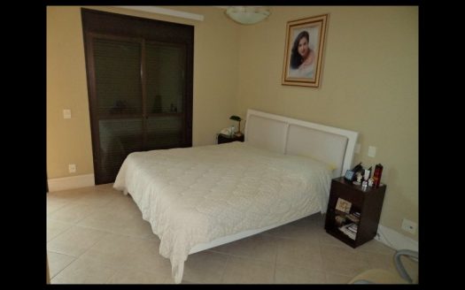 Top beachfront apartment in Aparecida