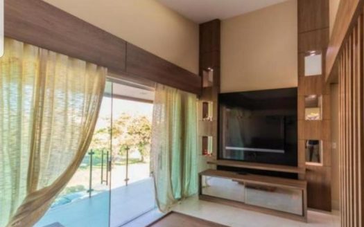 Beautiful house in Condominium Alphaville