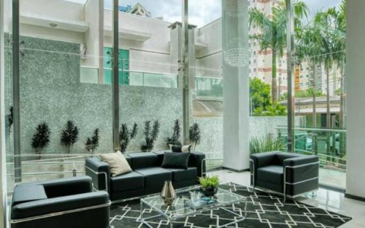 Beautiful duplex apartment in the Central City area